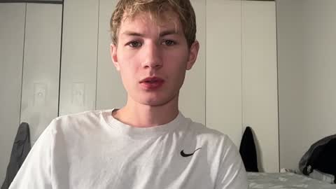 Snapshot of oliver_beck chatting on 12-13-24, 02:43 Oliver Beck online show from 12-13-24, 02:43