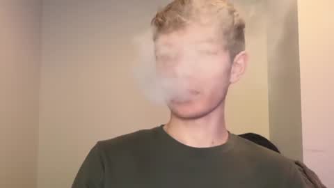 Snapshot of oliver_beck chatting on 12-31-24, 08:02 Oliver Beck online show from 12-31-24, 08:02