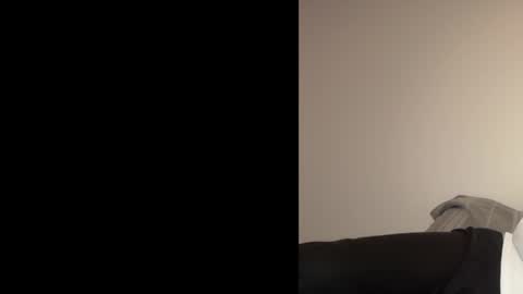 Snapshot of oliver_beck chatting on 01-20-25, 02:01 Oliver Beck online show from 01-20-25, 02:01