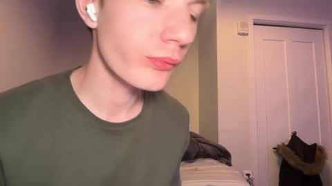 Snapshot of oliver_beck chatting on 02-10-25, 02:30 Oliver Beck online show from 02-10-25, 02:30