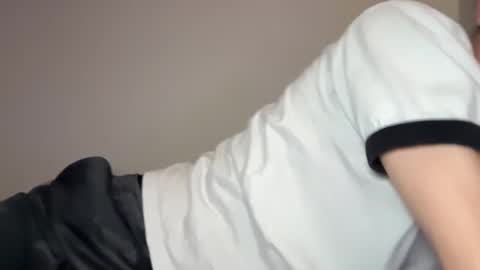 Snapshot of oliver_beck chatting on 03-01-25, 02:15 Oliver Beck online show from 03-01-25, 02:15