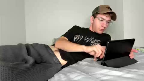 Snapshot of oliver_beck chatting on 10-20-25, 07:03 Oliver Beck online show from 10-20-25, 07:03