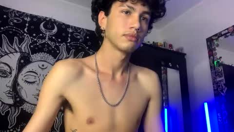 Snapshot of oliver_fast_ chatting on 10-19-25, 02:45 Oliver fast online show from 10-19-25, 02:45