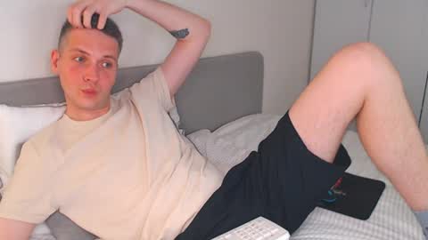 Snapshot of oliver_hort chatting on 05-21-26, 03:52 Oliver online show from 05-21-26, 03:52