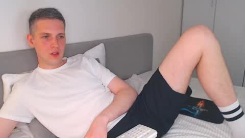 Snapshot of oliver_hort chatting on 05-25-26, 05:08 Oliver online show from 05-25-26, 05:08