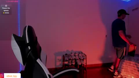 Snapshot of oliver_kyy chatting on 04-26-26, 09:56 oliveeer online show from 04-26-26, 09:56