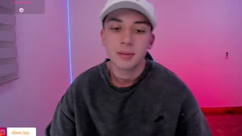 Snapshot of oliver_kyy chatting on 05-15-26, 02:18 oliveeer online show from 05-15-26, 02:18