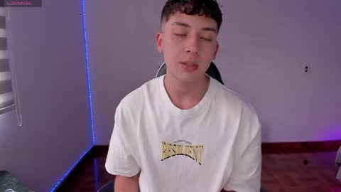 Snapshot of oliver_kyy chatting on 05-24-26, 08:14 oliveeer online show from 05-24-26, 08:14