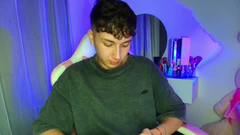 Snapshot of oliver_kyy chatting on 05-27-26, 01:57 oliveeer online show from 05-27-26, 01:57