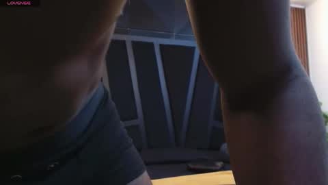 OLIVER LAURENT online show from 04-12-26, 01:16