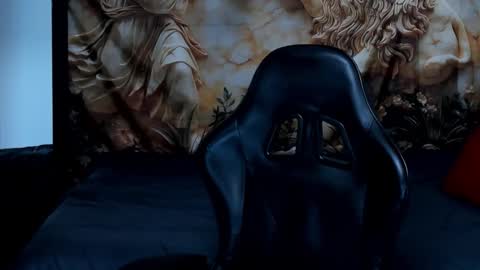 oliver_tommy online show from 11-12-25, 01:11