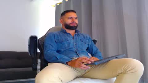 oliver online show from 11-18-25, 12:20