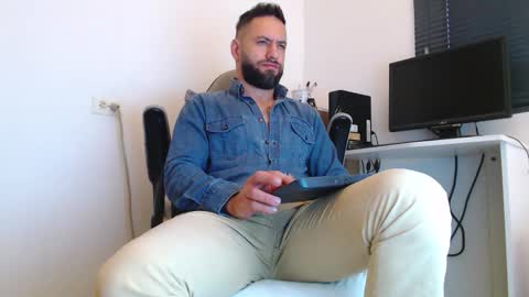 oliver online show from 02-20-26, 03:56