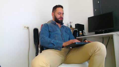 oliver online show from 03-11-26, 01:28