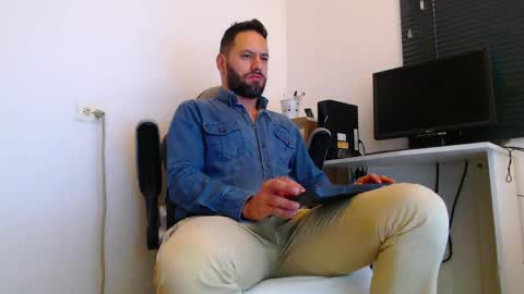 oliver online show from 04-07-26, 02:28