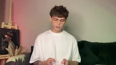 Snapshot of oliverlawrence chatting on 06-18-26, 09:52 oliverlawrence online show from 06-18-26, 09:52