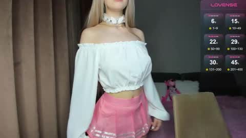 Olivia online show from 11-14-25, 07:29