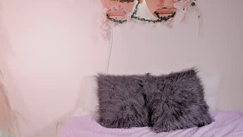 Olivia  happyness  online show from 12-12-24, 09:26
