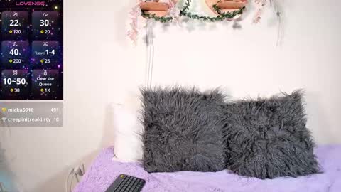 Olivia  happyness  online show from 12-31-24, 04:25