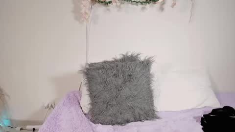 Olivia  happyness  online show from 01-24-25, 02:41