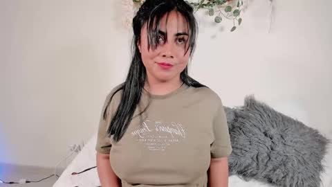 Olivia  happyness  online show from 01-29-25, 01:37