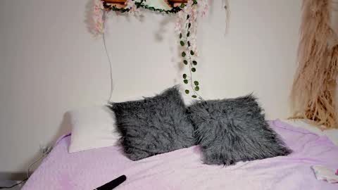 Olivia  happyness  online show from 02-01-25, 03:39