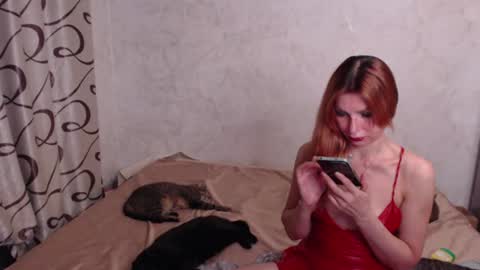 Snapshot of olivia_redd chatting on 06-11-26, 12:32 Olivia online show from 06-11-26, 12:32