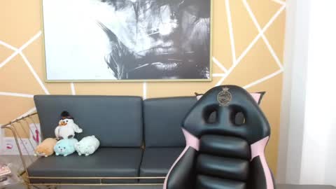 Olivia online show from 05-07-26, 08:14