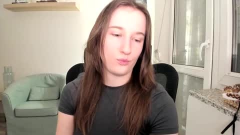 Snapshot of oliviaaa2003 chatting on 02-09-25, 06:26 Oliwiaa2004 online show from 02-09-25, 06:26