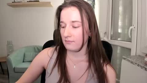 Snapshot of oliviaaa2003 chatting on 02-11-25, 06:33 Oliwiaa2004 online show from 02-11-25, 06:33