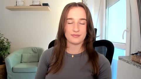 Snapshot of oliviaaa2003 chatting on 09-09-25, 12:48 Oliwiaa2004 online show from 09-09-25, 12:48