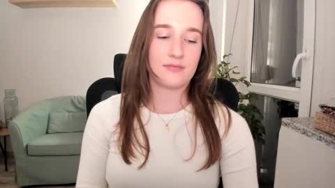 Snapshot of oliviaaa2003 chatting on 09-15-25, 08:53 Oliwiaa2004 online show from 09-15-25, 08:53