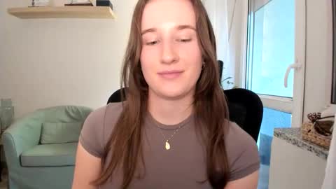 Snapshot of oliviaaa2003 chatting on 09-19-25, 01:34 Oliwiaa2004 online show from 09-19-25, 01:34