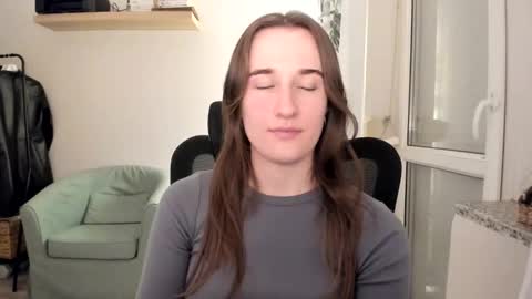 Snapshot of oliviaaa2003 chatting on 11-23-25, 10:42 Oliwiaa2004 online show from 11-23-25, 10:42