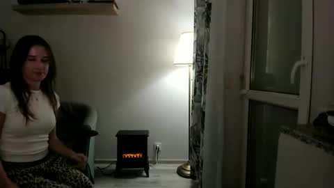 Snapshot of oliviaaa2003 chatting on 12-15-25, 06:56 Oliwiaa2004 online show from 12-15-25, 06:56