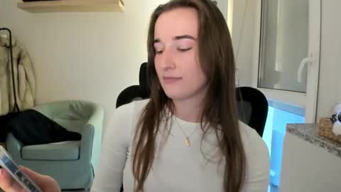 Snapshot of oliviaaa2003 chatting on 12-21-25, 12:12 Oliwiaa2004 online show from 12-21-25, 12:12