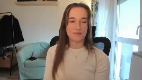 Snapshot of oliviaaa2003 chatting on 03-27-26, 01:55 Oliwiaa2004 online show from 03-27-26, 01:55