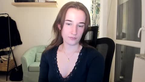 Snapshot of oliviaaa2003 chatting on 05-02-26, 06:35 Oliwiaa2004 online show from 05-02-26, 06:35