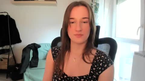 Snapshot of oliviaaa2003 chatting on 05-05-26, 02:03 Oliwiaa2004 online show from 05-05-26, 02:03