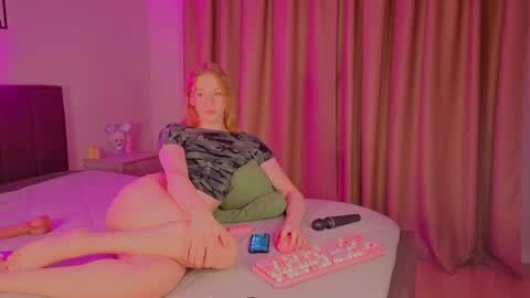 oliviaapink online show from 07-31-26, 04:50