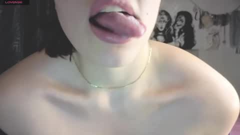 Snapshot of oliviabluee10 chatting on 05-20-26, 01:01 oliviabluee10 online show from 05-20-26, 01:01