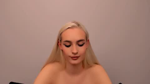 oliviaBeauty online show from 11-17-25, 07:41