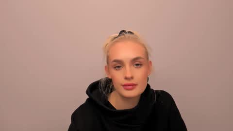 oliviaBeauty online show from 02-12-26, 02:45