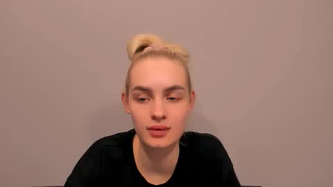 oliviaBeauty online show from 02-22-26, 07:01