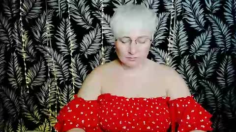 Snapshot of oliviaoskar_ chatting on 07-17-26, 10:11 Kelly online show from 07-17-26, 10:11