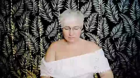 Snapshot of oliviaoskar_ chatting on 07-18-26, 10:08 Kelly online show from 07-18-26, 10:08