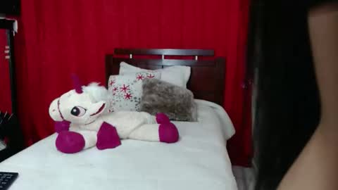 Snapshot of oliviapetit chatting on 02-16-26, 11:01 Olivia online show from 02-16-26, 11:01