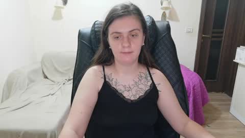 Snapshot of oliviasager chatting on 06-07-26, 01:10 Mistress Olivia online show from 06-07-26, 01:10