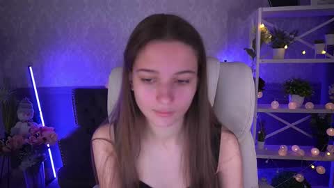 Snapshot of olivkablush chatting on 12-19-24, 06:56 Olivia online show from 12-19-24, 06:56