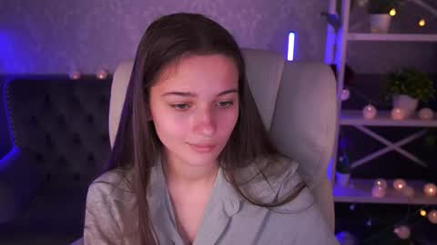 Snapshot of olivkablush chatting on 12-20-24, 09:43 Olivia online show from 12-20-24, 09:43